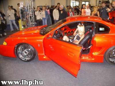 Luxusaut� ki�ll�t�s