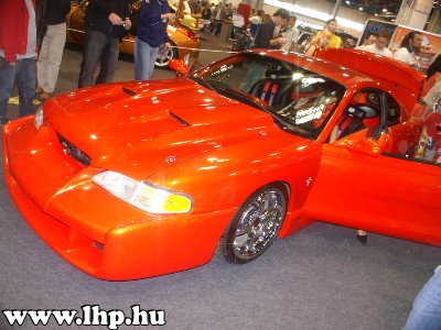 Luxusaut� ki�ll�t�s