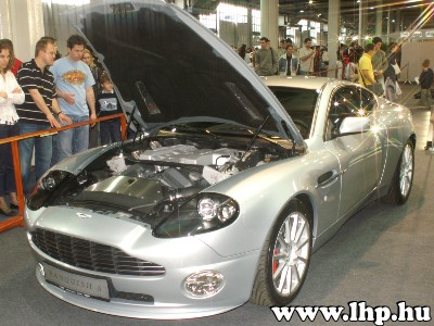 Luxusaut� ki�ll�t�s