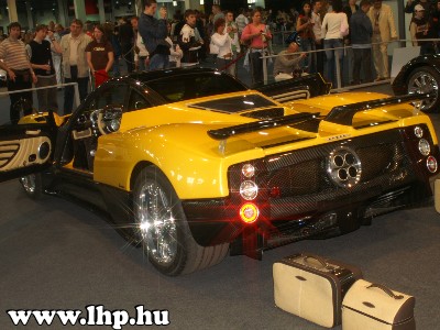 Luxusaut� ki�ll�t�s