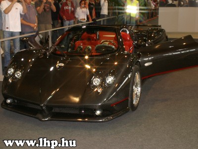 Luxusaut� ki�ll�t�s