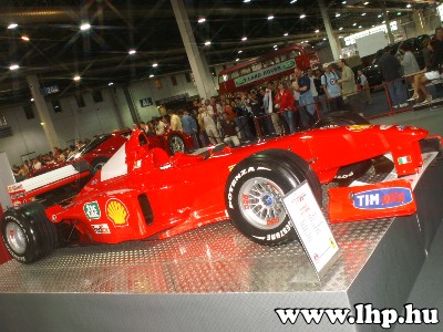 Luxusaut� ki�ll�t�s