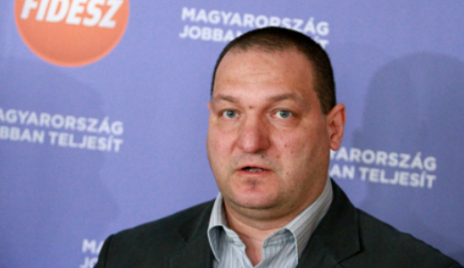 „...ezek a tntetk ugyangy el fognak tnni, ahogy eltntek az alaptrvnnyel, a nevelsi trvnnyel vagy a rezsicskkentssel kapcsolatban.” 