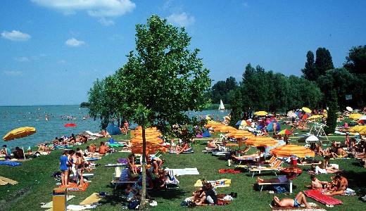 Telthz van a Balatonon