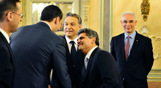 Fl�ri, hol a p�nz?