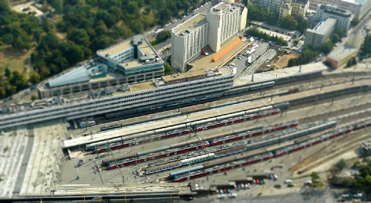 D�li: �jranyit a p�lyaudvar