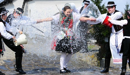 Kellemes H�sv�ti �nnepeket K�v�nunk!