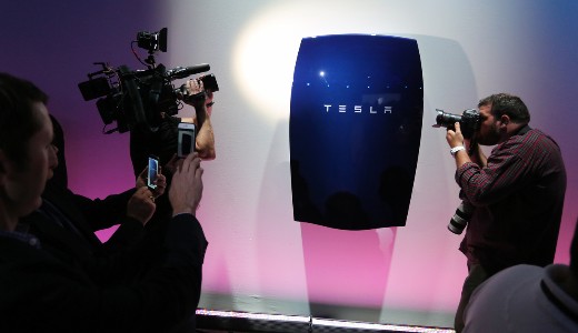 A Tesla egyetlen bejelent�ssel forradalmas�tja a napenergia-ipart