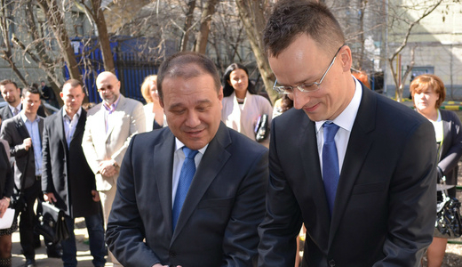 DK: teremts�k meg a Quaestort vizsg�l� bizotts�g fel�ll�t�s�nak felt�teleit!