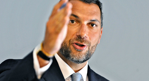 L�z�r J�nos n�veln� a k�zbeszerz�sek nyilv�noss�g�t