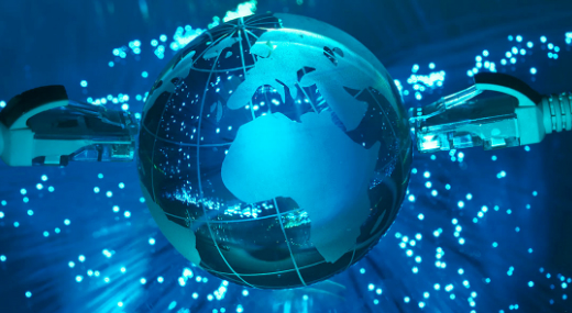 Kara �kos: minden h�ztart�sban el�rhet� lesz a sz�less�v� internet