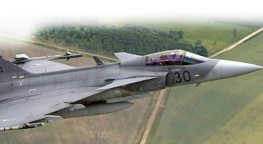 Hende Csaba kit�ntette K�d�r S�ndor �rnagyot (+vide�)