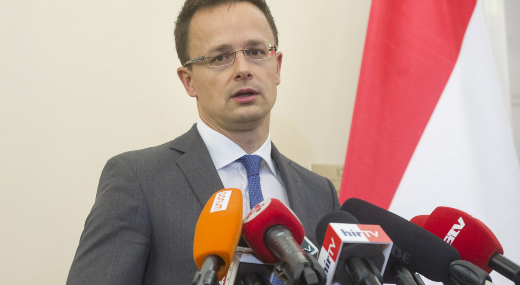 Szijj�rt�: nincs magyar �ldozata a tun�ziai terrorakci�nak