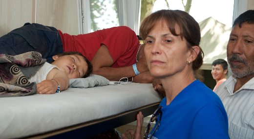 A f�rj plak�th�bor�zik, a feles�g seg�t