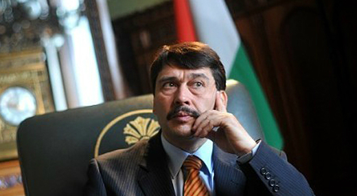 Civil szervezetek: ne �rja al� a k�zt�rsas�gi eln�k az infot�rv�ny m�dos�t�s�t