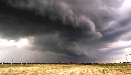 �RI�SVIHARRA KELL K�SZ�LNI VAS�RNAP