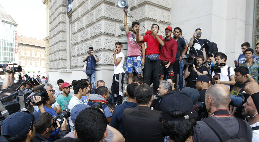 Tbb szz meneklt elindult a Keleti plyaudvarrl