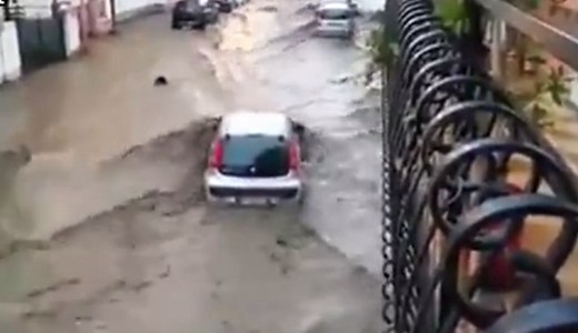 Autkat mos a tengerbe a vz Szicliban Vide!