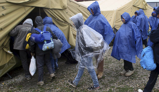 Nem engednek t tbb ezer menekltet a szlovn hatron