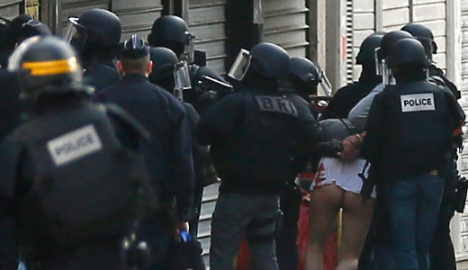 A francia rendrk mr szolglaton kvl is hordhatnak fegyvert