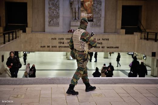 Terror miatt tmenetileg hallgat a mdia
