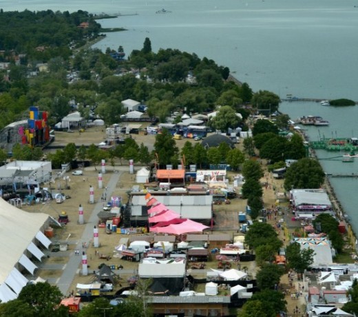 J buli a Balaton Sound sokaknak