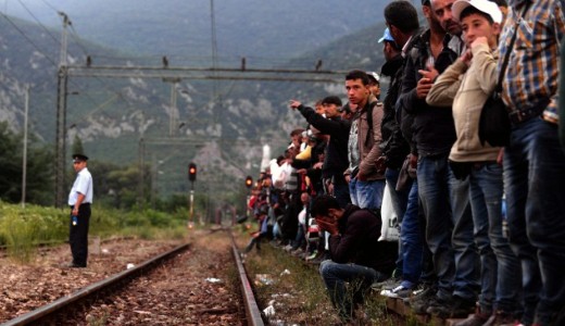 A snekre ltek a menekltek, egy n felgyjtotta magt a grg-macedn hatron