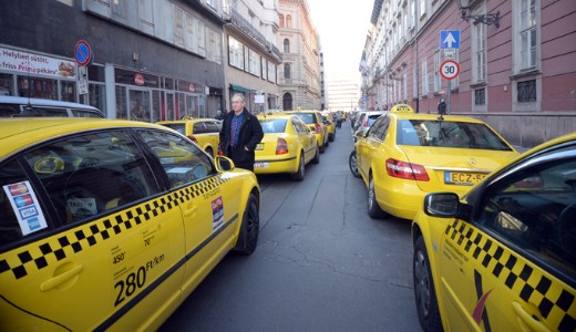 Cstrtkre tntetst grnek a taxisok