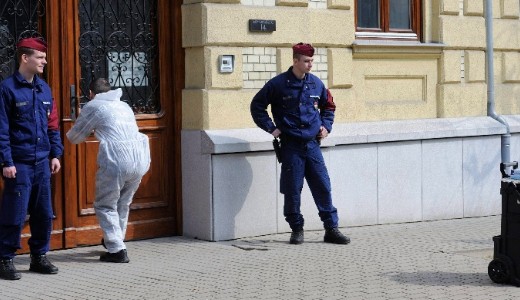 240 lszert vitt magval az gyszsgen lvldz frfi