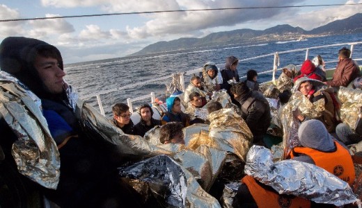 risi akci Grgorszgban: kompokkal szlltjk a migrnsokat