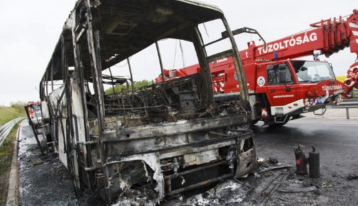 Mg az aszfalt is megolvadt az autbusztzben 