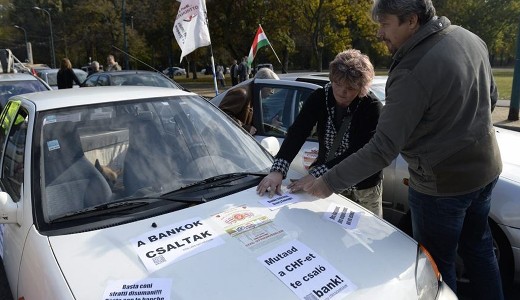 Auts demonstrci a devizahitelesek helyzete miatt