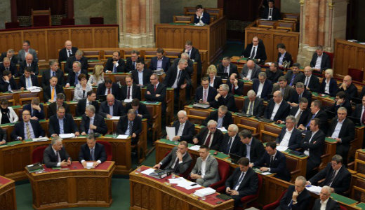 Megtmadtk a kormny kvtareferendumt az AB-n