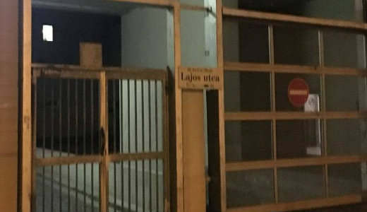 Rlttek egy biztonsgi rre egy fvrosi trsashzban