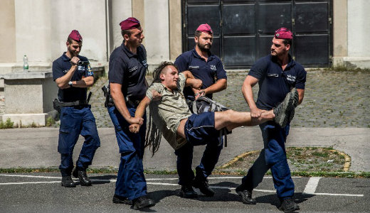 Kivezettk a rendrk a Vrosligetben demonstrlkat