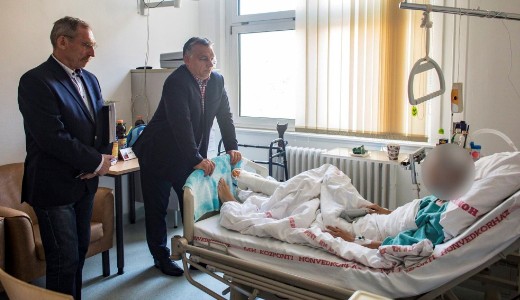 Orbn Viktor megltogatta a megsrlt rendrket