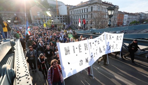 T�ntet�s - Lez�rj�k a hidakat, hatalmas k�osz v�rhat� Budapesten - mutatjuk a helyeket �s id�pontokat 