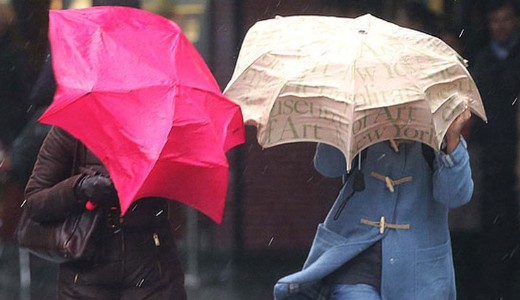 Kiadt�k a riaszt�st: csaknem 100 kilom�ter per �r�s tombol� sz�l �s �z�nv�z �rkezik 