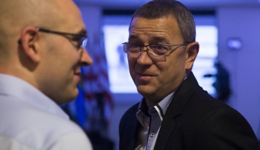 Ver�ssel fenyegette az �llamtitk�rt a jobbikos k�pvisel�