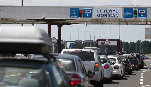 A korm�ny ideiglenesen felf�ggeszti a szisztematikus hat�rellen�rz�st