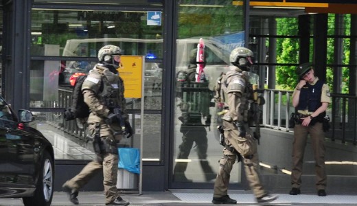 Fejbe l�ttek egy rend�rn�t M�nchenben