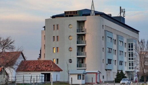 V�szhelyzet: r�szlegesen bez�r a j�szber�nyi k�rh�z h�rom oszt�lya, mert nincs orvos 