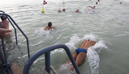 T�bb mint nyolcezren �szt�k �t a Balatont vas�rnap