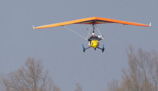 Lezuhant egy s�rk�nyrep�l�, ketten meghaltak Sz�kesfeh�rv�rn�l