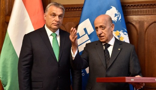 A FINA legrangosabb kit�ntet�s�t vette �t Orb�n Viktor