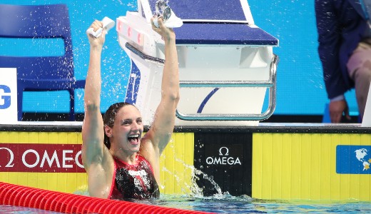 Hossz� Katinka nagy brav�rral bronz�rmes 200 pillang�n