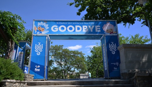 V�ge a vizes vb-nek, de egymilli�rddal m�g dr�gult