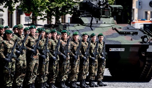 A n�metek sz�p csendben meg�p�tik a k�z�s eur�pai hadsereget 