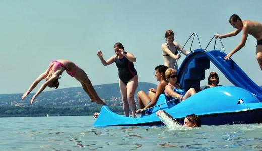 K�t huszon�ves fulladt a v�zbe Si�fokon