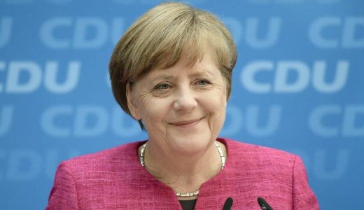 Merkel figyelmeztette a magyar korm�nyt menek�lt�gyben
